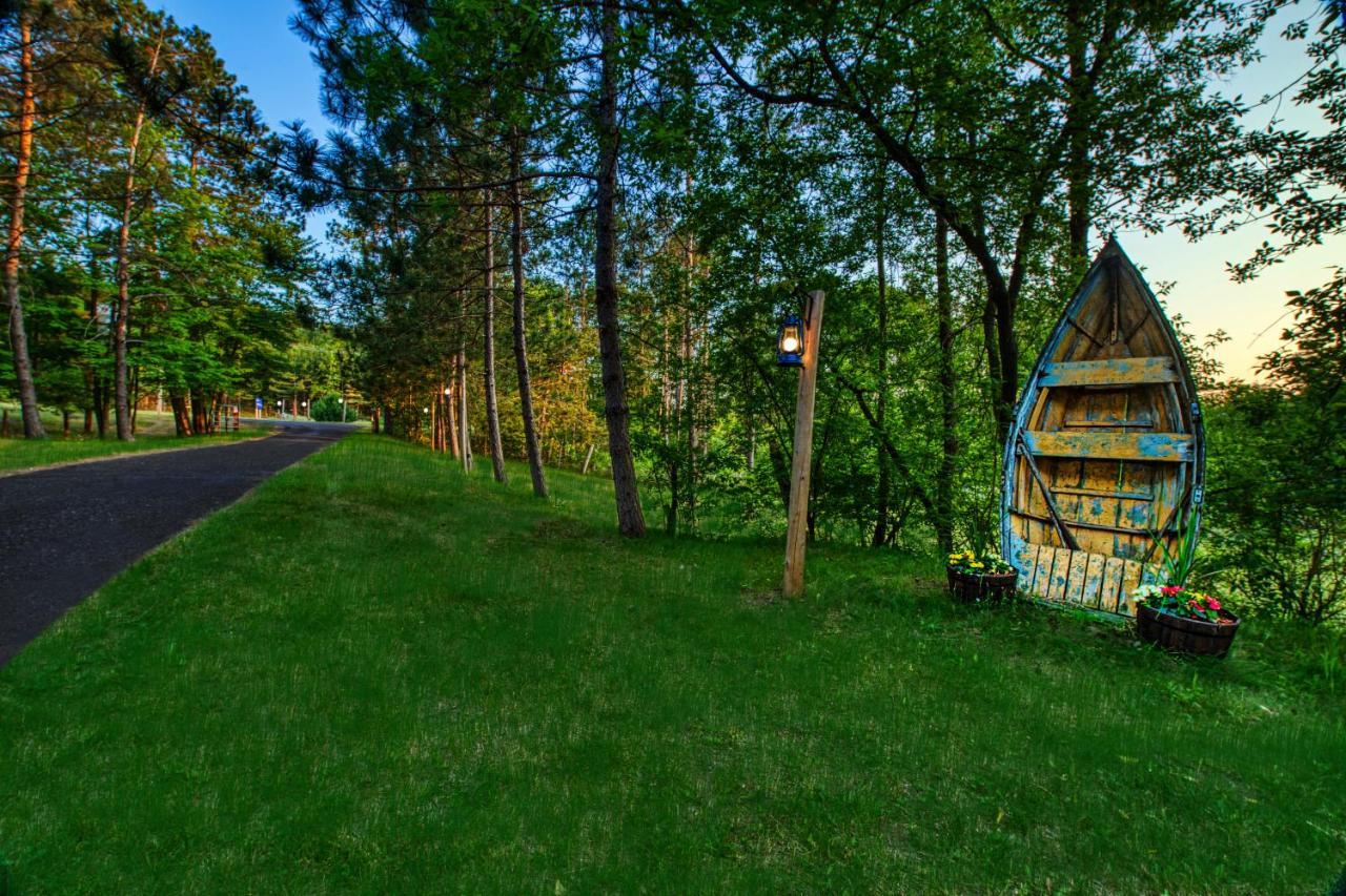 Edgewater Resort Iron Mountain Exterior foto